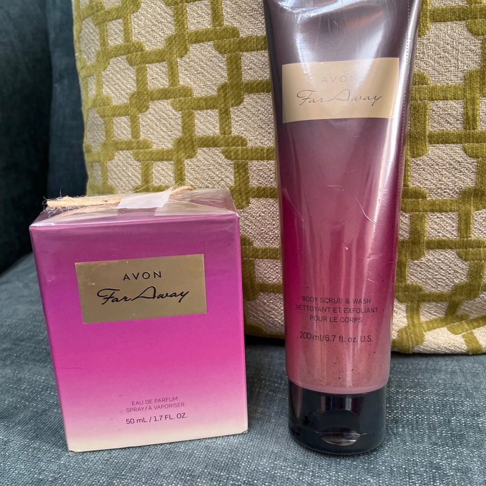 Avon Fragrance Collection Far & Away set perfume and body scrub